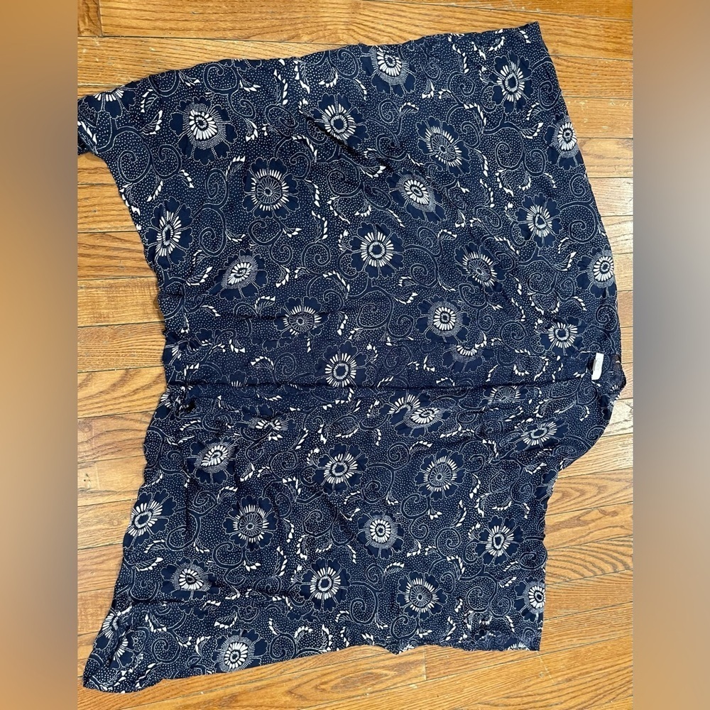 LOFT Navy and White Floral Fabric - Picture 1 of 6